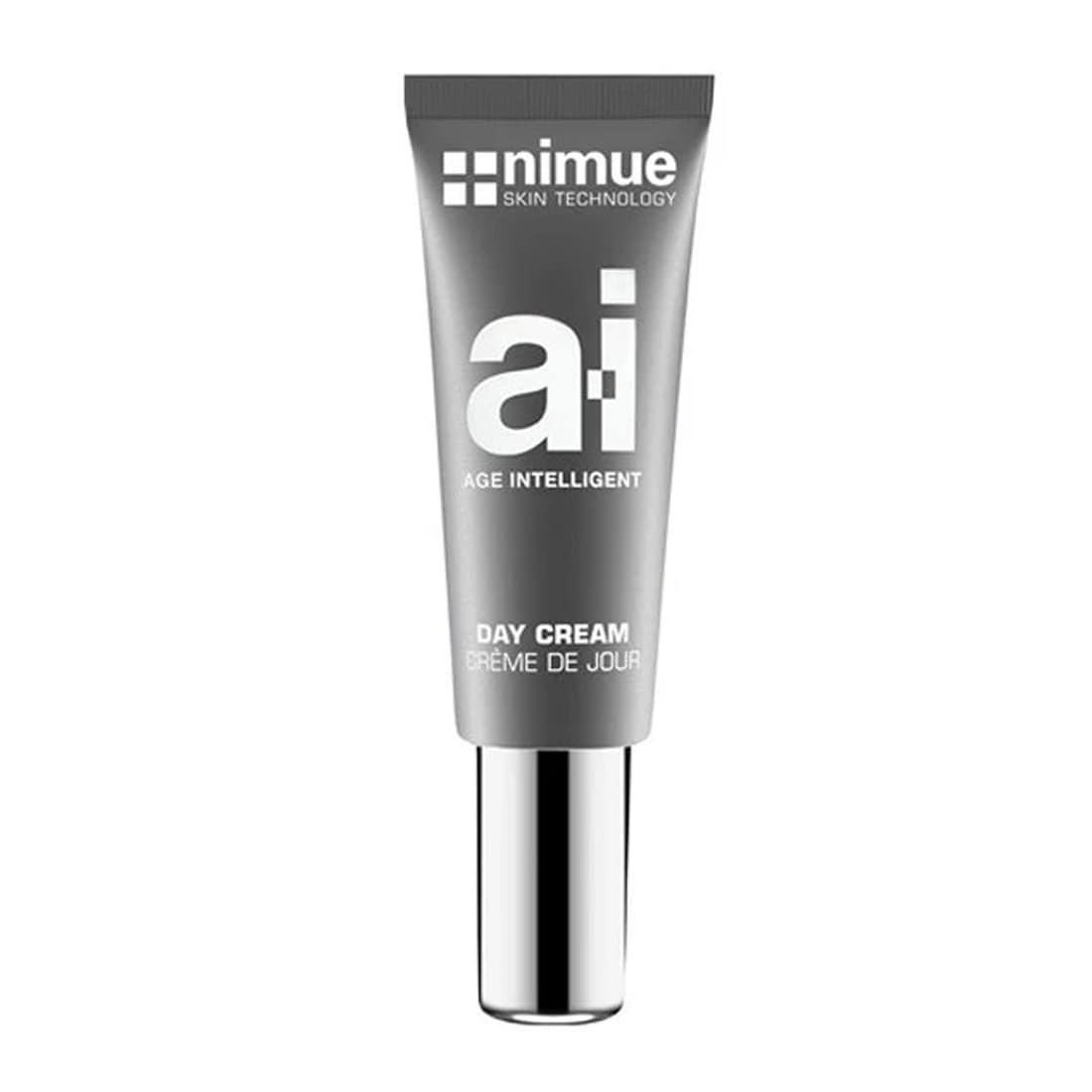 Nimue Age Intelligent Day Cream i sølvfarget pumpeflaske